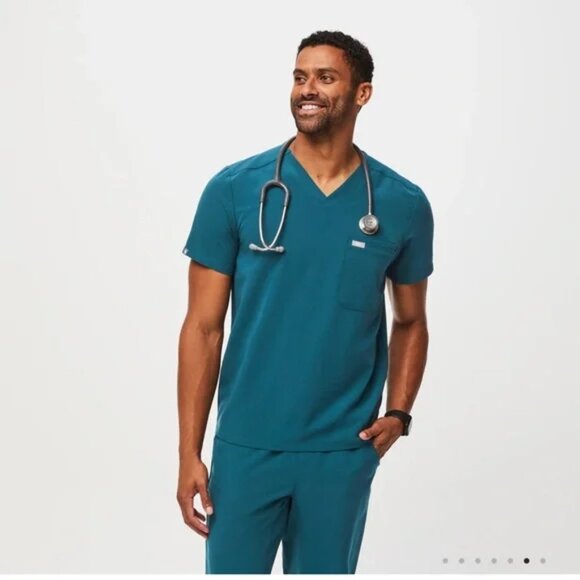 FIGS Leon 3 Pocket Scrub Top Technical Collection Caribbean Blue S - Picture 1 of 5